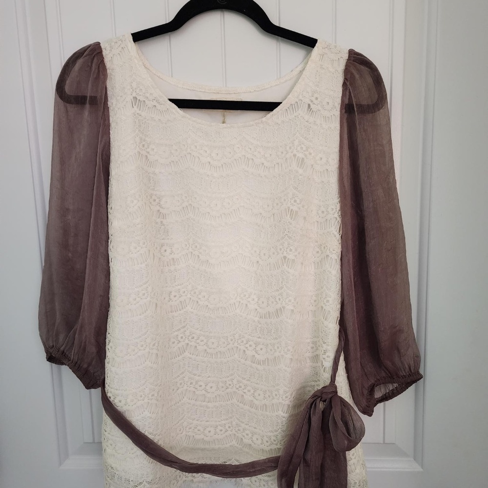 A'REVE LACY CROCHETED OFF-WHITE TOP W/SHEER BROWN SLEEVES- SIZE LARGE